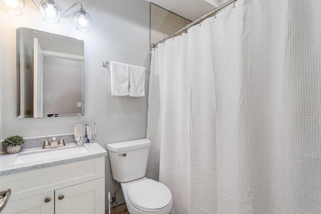 Suite 2 On Southport 4 Queen Beds Chicago Exterior photo